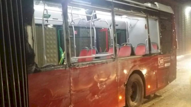    Bakıda yük avtomobili dörd maşın və sərnişin avtobusu ilə tuneldə toqquşdu - Foto   