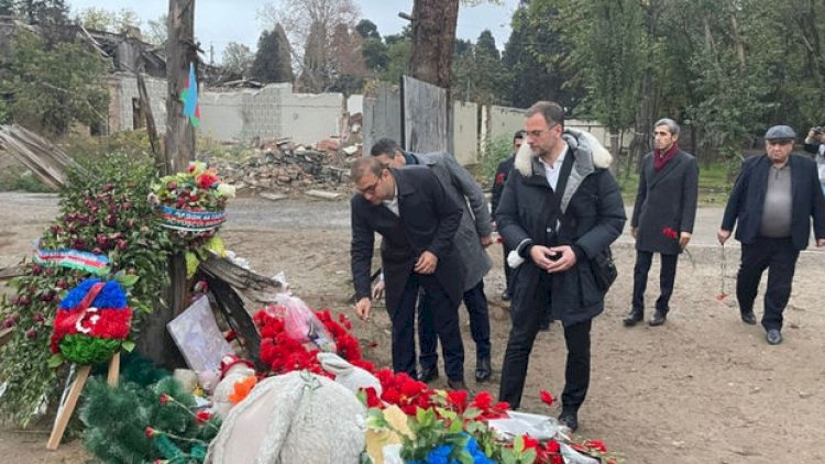    Almaniyadan gələn həkimlər Gəncədə ermənilərin bombaladığı əraziyə baş çəkdi - Fotolar   