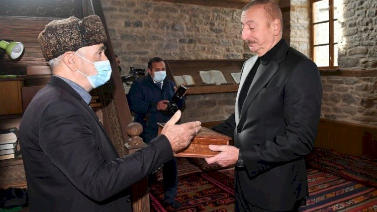    Prezidentə “Qurani-Kərim” hədiyyə olundu   