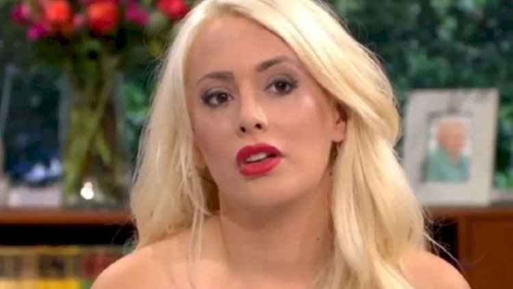    Çılpaq şəkildə baş nazirin evinin önünə getdi, etiraz etdi - Foto   