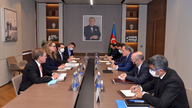    Ceyhun Bayramov ABŞ rəsmisi ilə görüşdü   