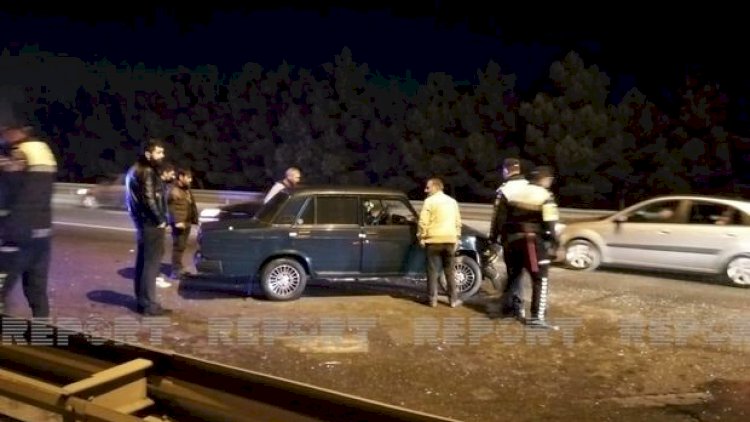    Bakıda iki avtomobil toqquşdu, xəsarət alan var - Foto   