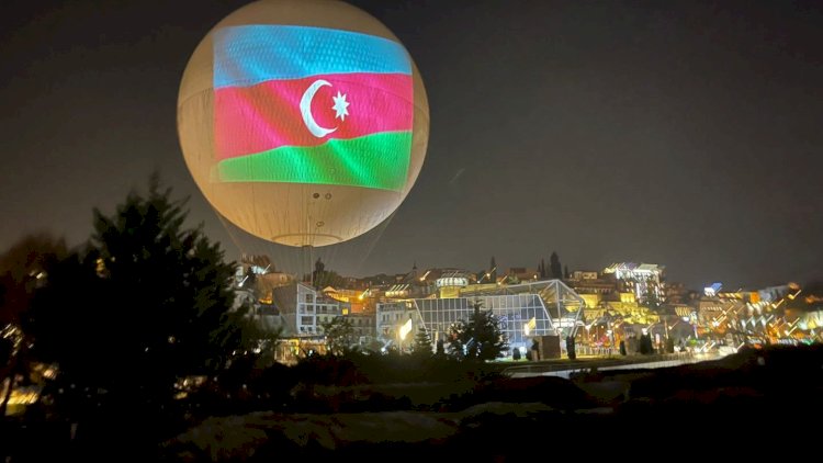    Tbilisidə üzərində Azərbaycan bayrağı təsvir olunmuş 600 şar havaya buraxıldı   