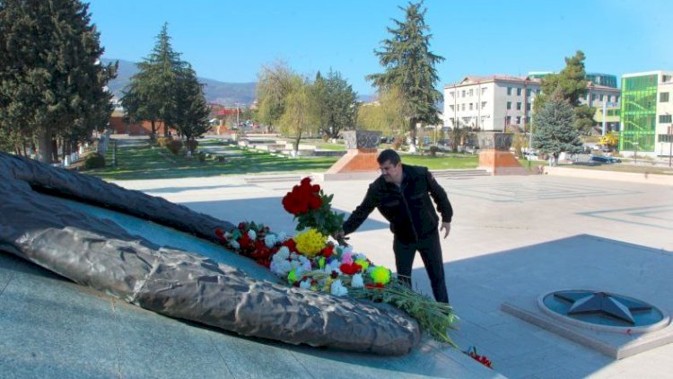    Bakıda bayram, Xankəndidə matəm   