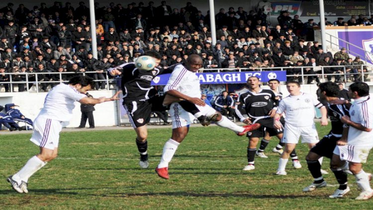    Azərbaycanda futbolçulara vermək üçün azarkeşlərdən 1 manat pul yığıldı   