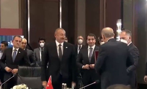 İlham Əliyevə Türk Dünyasının Ali nişanı təqdim edildi  