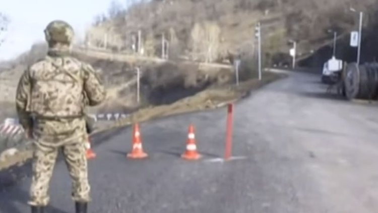    Şuşada terrorçunun qumbara partlatdığı yerdən yeni görüntülər - Video   