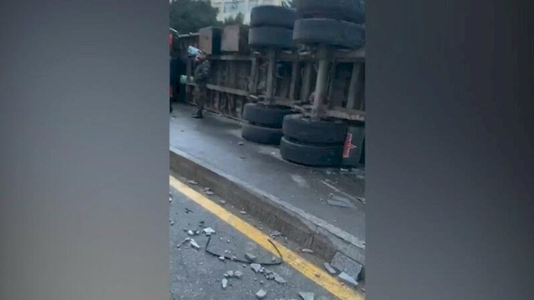    Şəmkirdə TIR aşdı - Video   