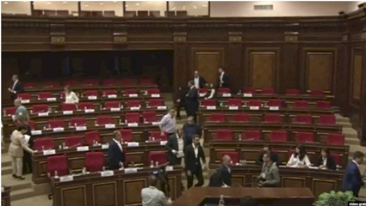    Ermənistan qarışdı: Müxalifət parlamenti boykot etdi   