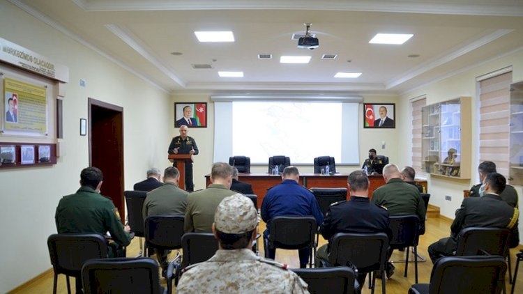    Müdafiə Nazirliyi xarici attaşeləri məlumatlandırdı   