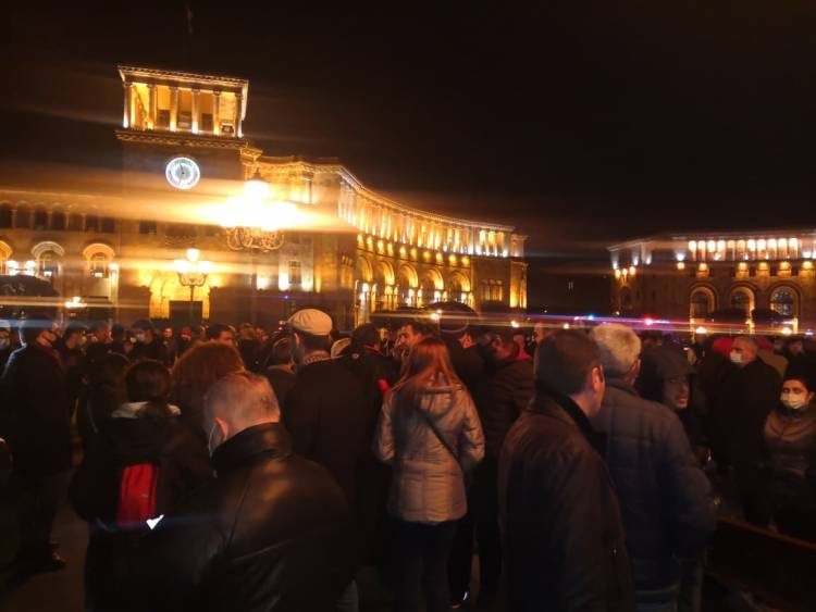 Paşinyanın istefası tələb olundu – Mitinq  