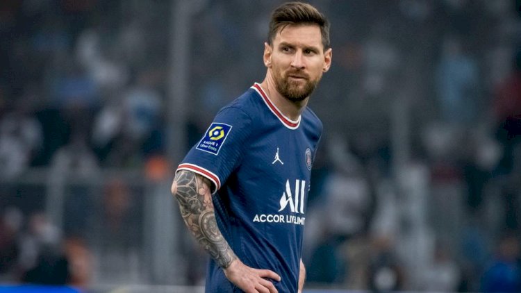    Messi ilin futbolçusu seçildi   
