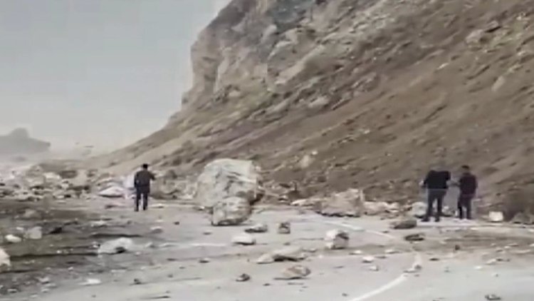    Türkiyədə zəlzələ nəticəsində xəsarət alanlar var   