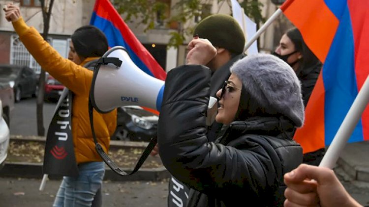    Ermənistan qarışır: İrəvanda kütləvi aksiyalar başladı   - Yollar bağlandı