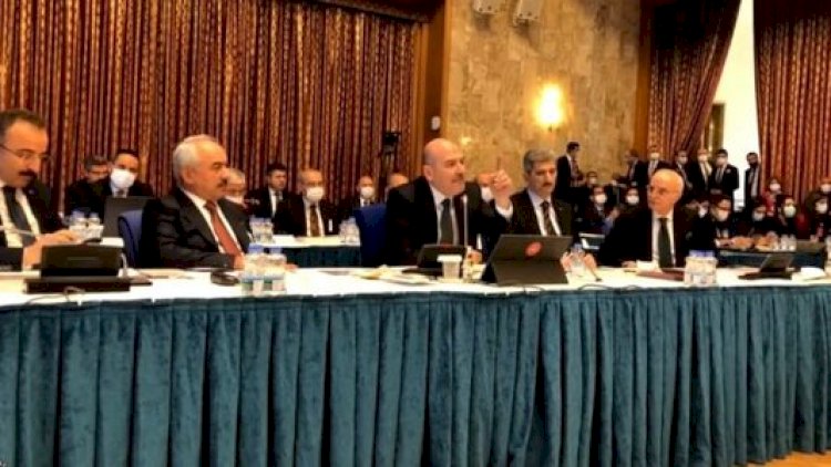    Daxili işlər naziri deputata əsəbiləşdi:   “Orada şəhid veririk, sən isə boş-boş gülürsən”  - Video