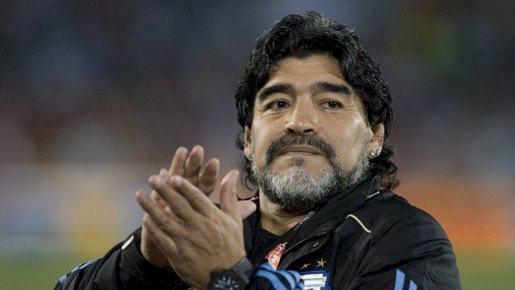    Əfsanəvi futbolçu Maradona ürəksiz dəfn edilib   