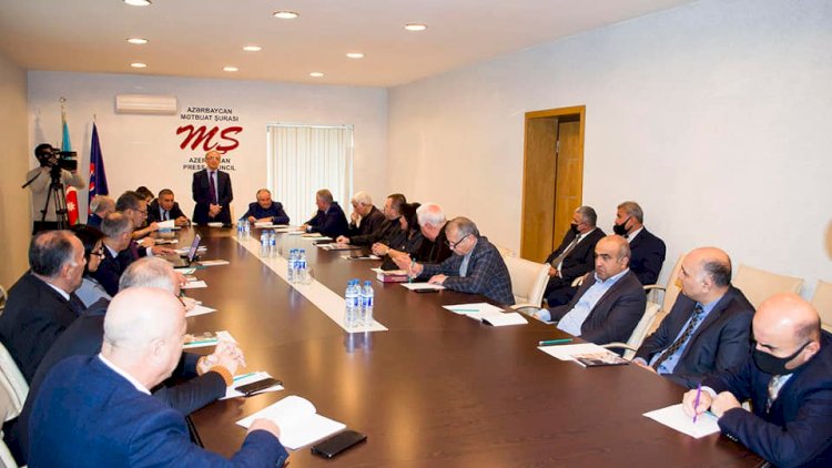    Mətbuat Şurası və Azərbaycan Yazıçılar Birliyi birgə toplantı keçirdi - Fotolar   