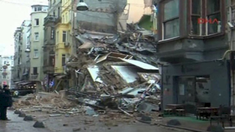    İstanbulda üçmərtəbəli bina çökdü   