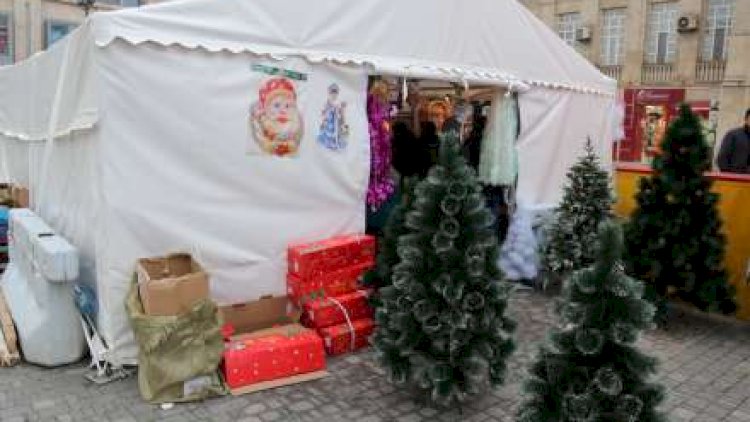    Bakıda bayram çadırları qurulur   