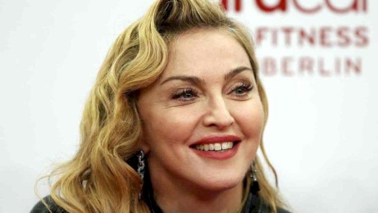    63 yaşlı Madonna qeyri-etik pozalarına görə biabır edildi   - Fotolar