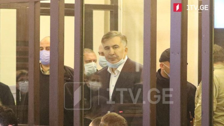    Saakaşvilinin məhkəməsi keçirirlir   