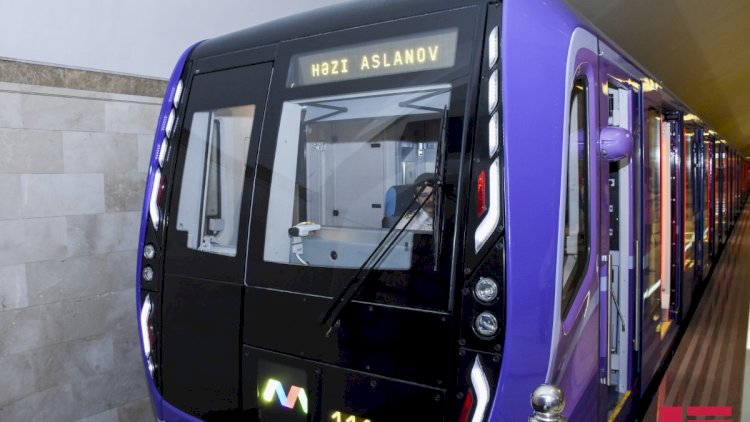    Bakı metrosunda hadisə:   Sərnişin relslərin üstünə düşdü