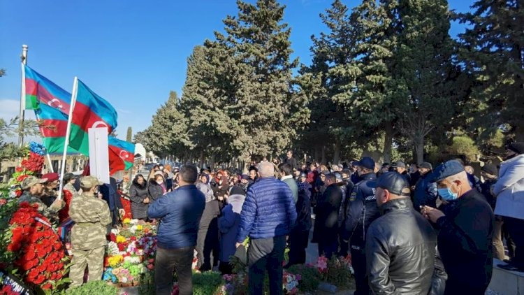    Suraxanıda şəhid anım günündə məzarı başında anıldı   - Fotolar