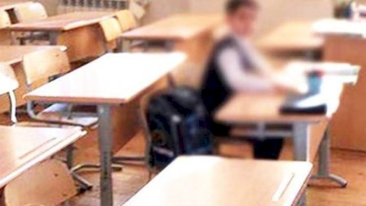    Azərbaycanda şagird şalvarını çıxardıb sinif yoldaşlarını təhqir etdi   