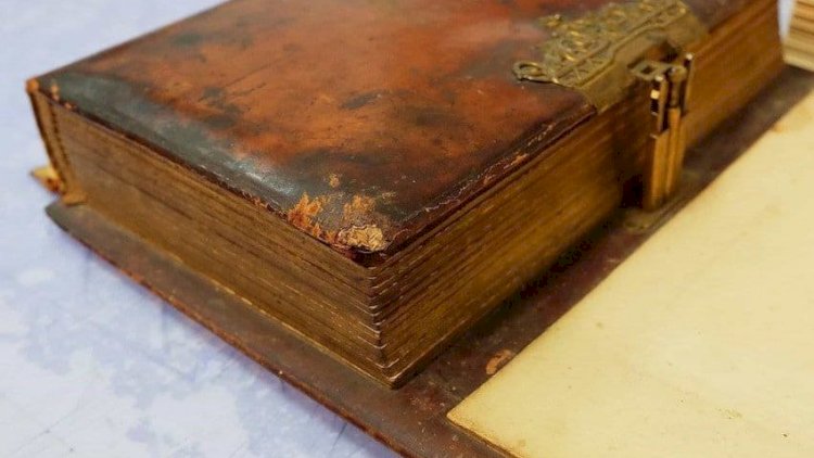    Nadir kitab təxminən 500 min dollara satıldı   