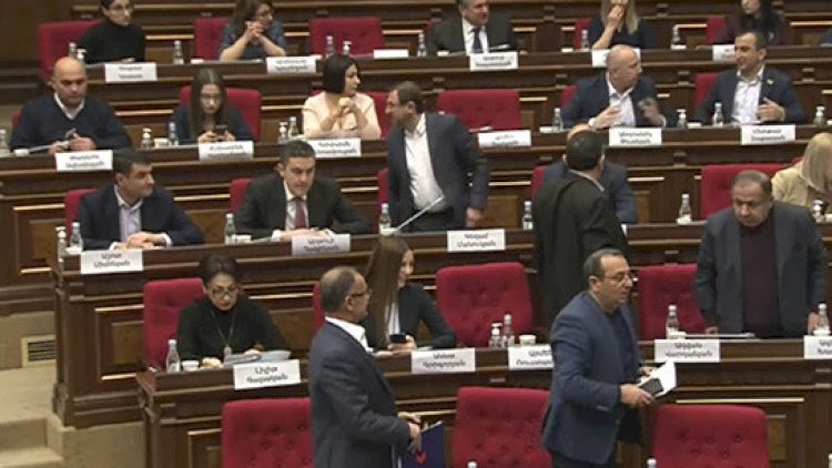    Paşinyanın deputatları müxalifətin təşəbbüsünü boykot etdilər   