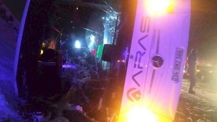    Qarsda faciə: Avtobus aşdı, 6 nəfər öldü   
