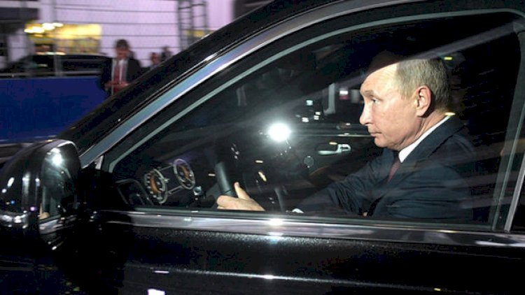    Putinin zirehli “AURUS”u, Kremlin xüsusi təyinatlı qarajı - Video   