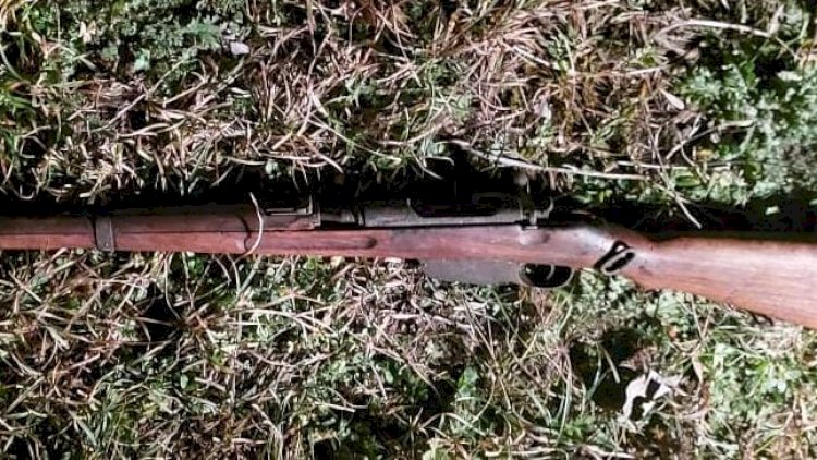    Polis tapdığı tüfənglərin sahibini axtarır   