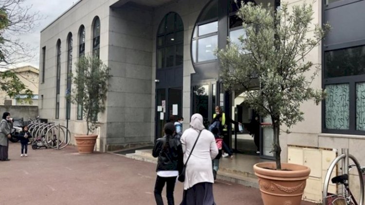    Fransada iki məscidə hücum oldu   