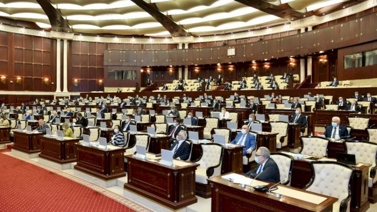    Deputatlar tətilə çıxdı   