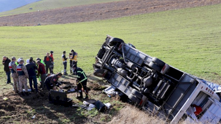    Türkiyədə idmançıları yarışa aparan avtobus aşdı, ölən və yaralananlar var   
