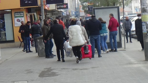 Ucuz lirənin cazibəsi - 65 min azərbaycanlının Iğdırda nə işi var?