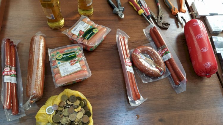    Xaçmazda oğurluq: Kolbasa, siqaret...   