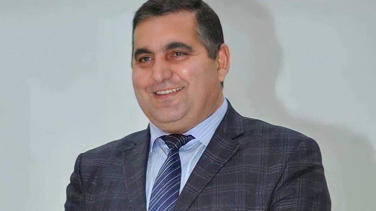    Sən xiyarsan, yerini bil!    