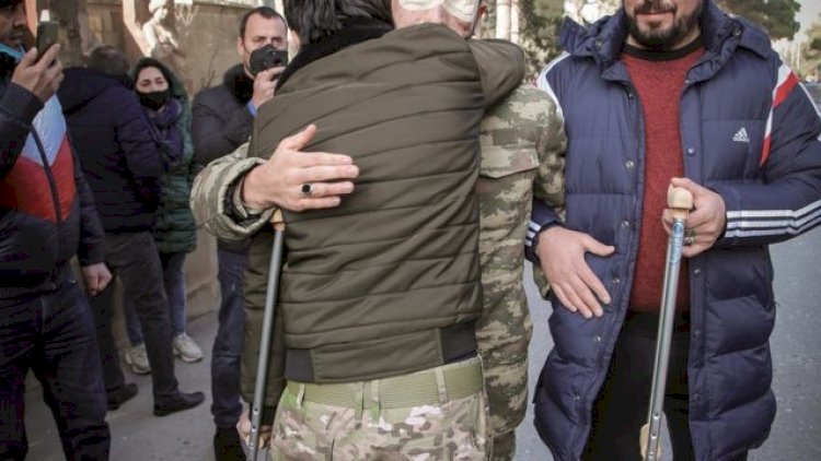    Hərbi forma ilə gəzən qazilər:   “Sui-istifadə halları varsa, çox yaxşı olardı ki...”