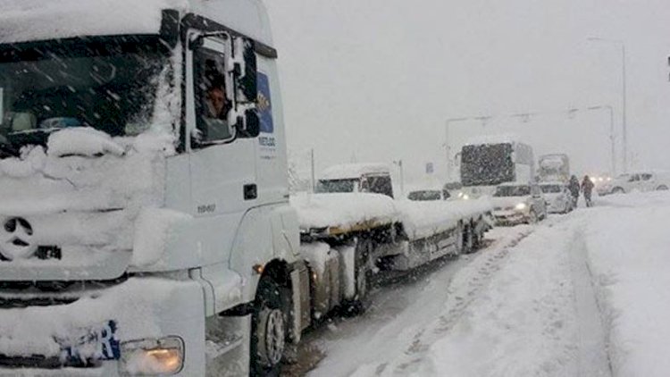    Gürcüstandan Rusiyaya gedən yol bağlandı   
