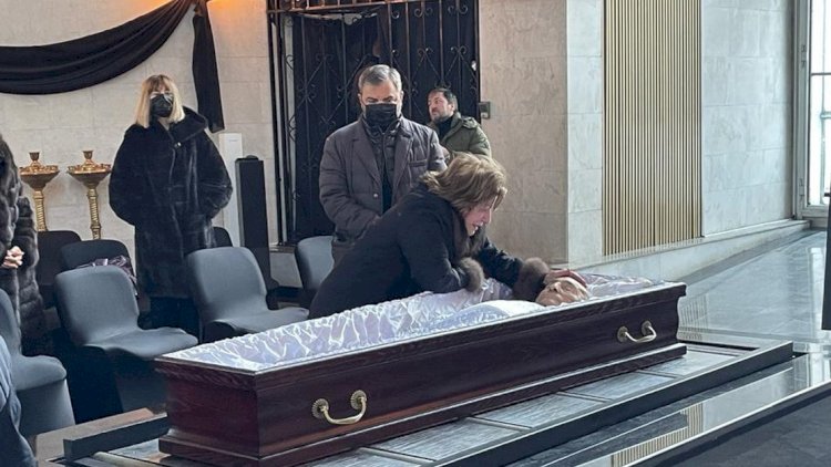    Vəzirovun tabutu başında ağlayan qadın kim idi? - Video   