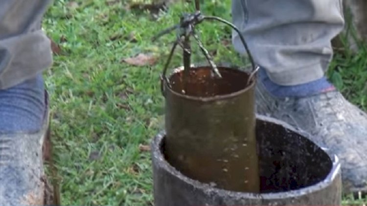    Cəlilabad sakini su quyusu qazdı, neft çıxdı - Video   
