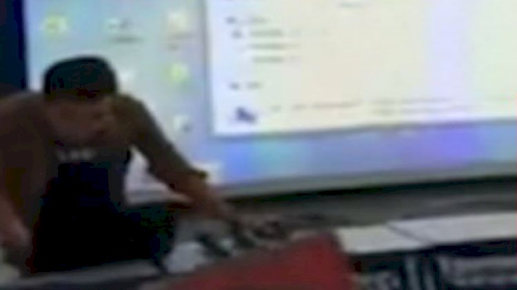    Dərsdə səhvən erotik videosunu açan müəllim rüsvay oldu - Foto   