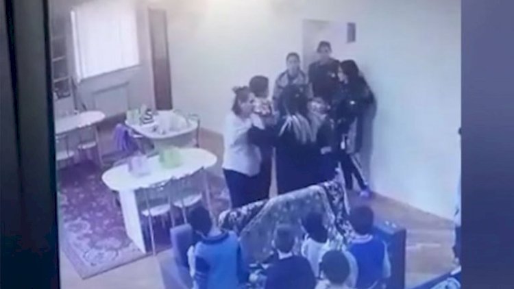    Valideyn tərbiyəçiyə hücum etdi: Polis işə qarışdı   