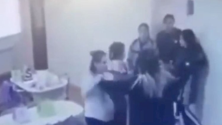    Uşağı vuran daha bir tərbiyəçi işdən çıxarıldı   - Video