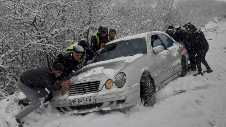    Yollarda zəncirvari qəza: 10-a yaxın avtomobil toqquşdu   - Fotolar