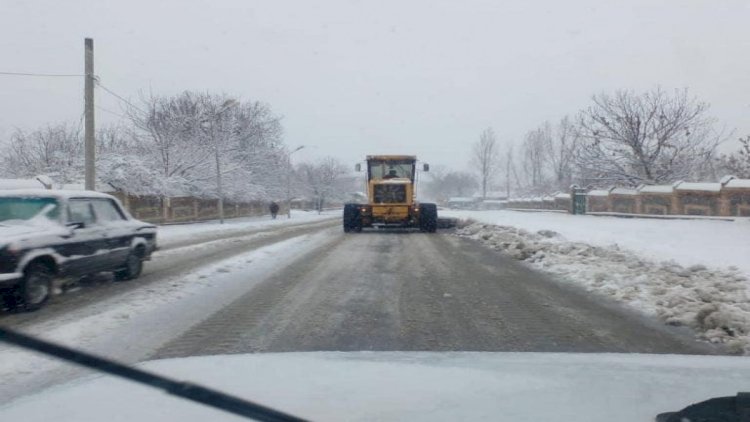    Bu yollar buz bağlayıb - Siyahı   