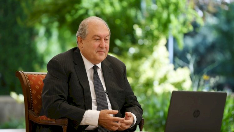    “Prezident ölkədən kənarda istefa verib“   