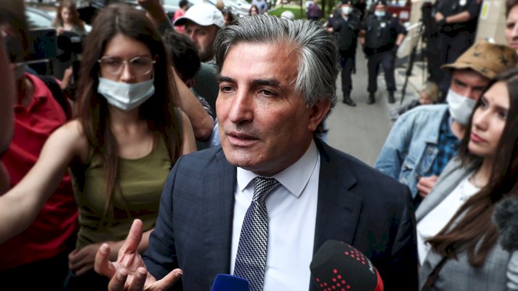    Tanınmış vəkilə “pul atıblar“   